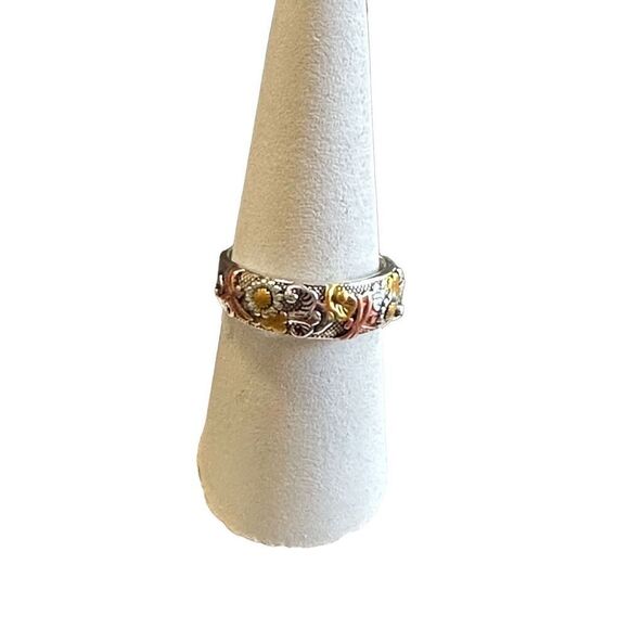 Brand New!! Size 5 ring with floral and dragonfly details - Picture 1 of 5